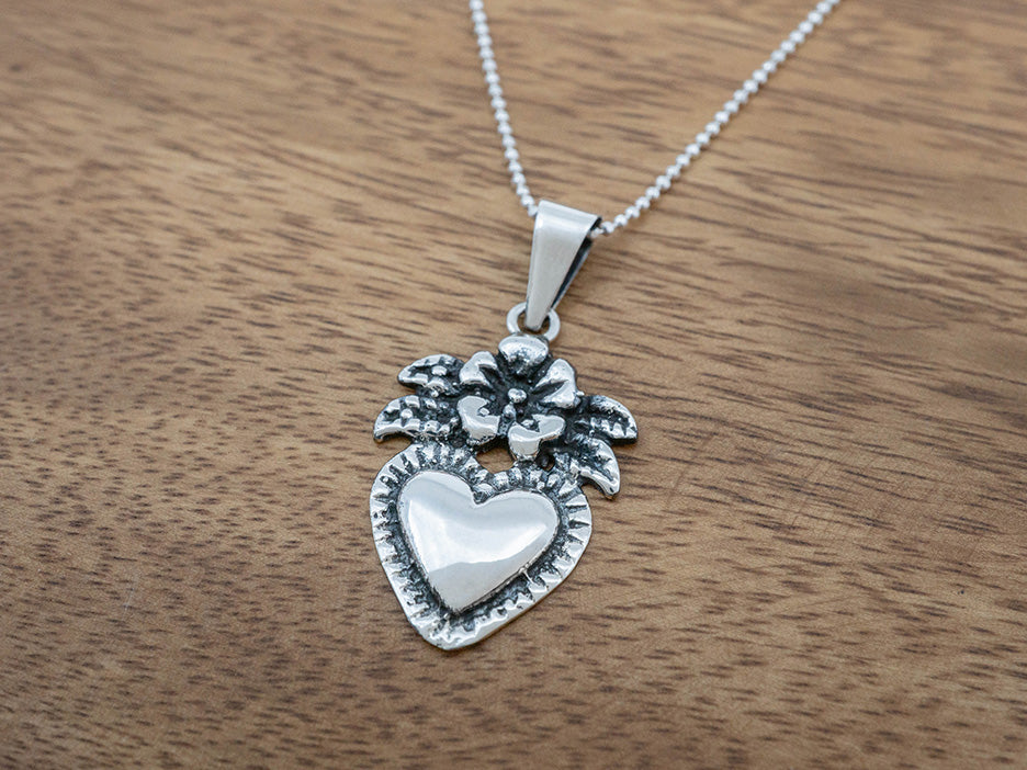 Milagro Heart Pendant w/ Flower